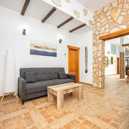 Canary Mondragon House * Ingenio
