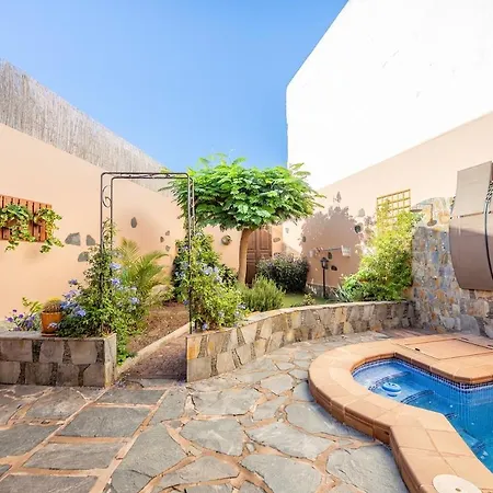 Canary Mondragon House *