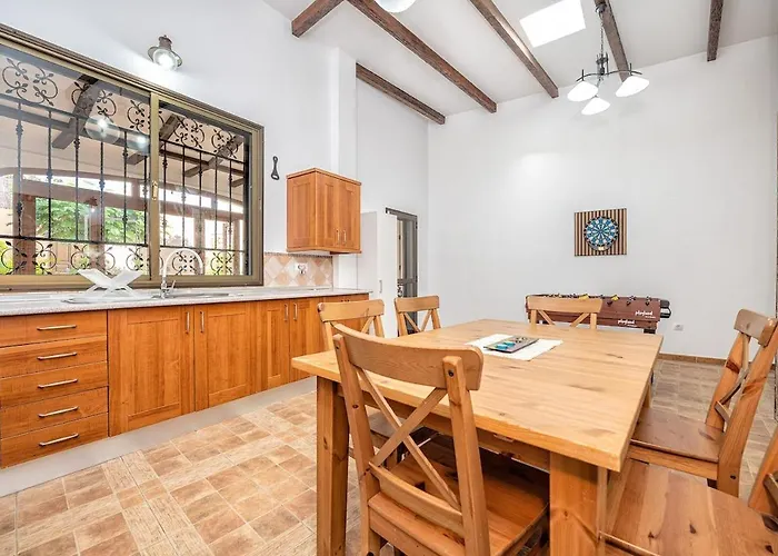 Canary Mondragon House Hébergement de vacances *