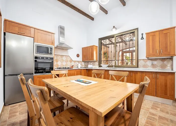 Canary Mondragon House *