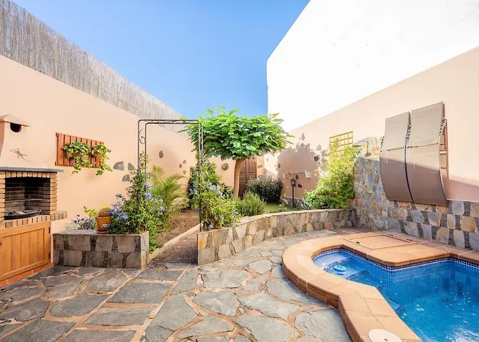 Canary Mondragon House *